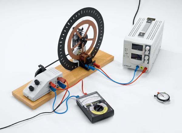 Oscillations de torsion forcées - mesure avec le chronomètre manuel