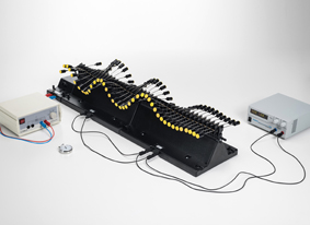 Longueur d'onde et fréquence d'oscillation pour des ondes stationnaires