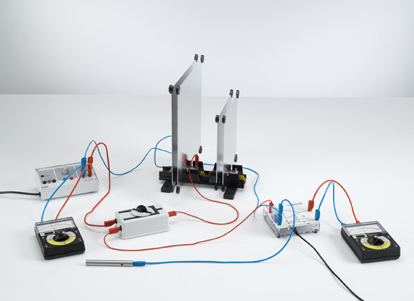 Montage en parallèle et en série de condensateurs - mesure de la charge avec l'amplificateur électromètre