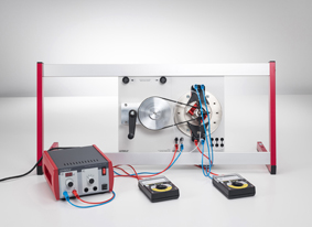 Génération d'une tension alternative avec un alternateur de centrale électrique (alternateur à pôle intérieur électromagnétique)