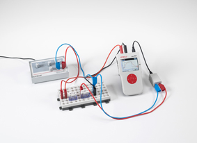 Charge et décharge d'un condensateur à l'enclenchement et à la coupure d'un courant continu - Mesure avec Mobile-CASSY