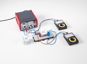 Etudes des propriétés de diodes des jonctions d'un transistor