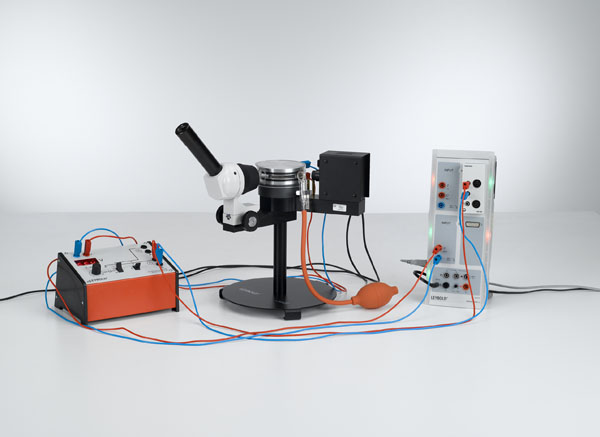 Détermination de la charge élémentaire électrique selon Millikan et mise en évidence de la quantification de la charge - Mesure de la tension flottante et de la vitesse de chute avec CASSY